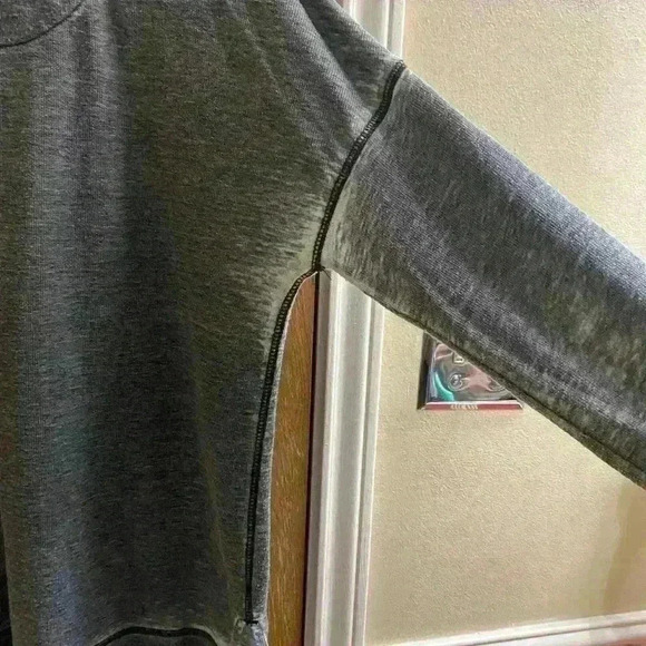 Lucky Brand Floral Embroidered Gray Long Sleeve Distressed Shirt Size Medium - Picture 13 of 14